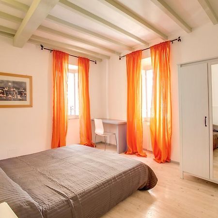 Three Bedroom Apartment Campo Dei Fiori Rome Room photo